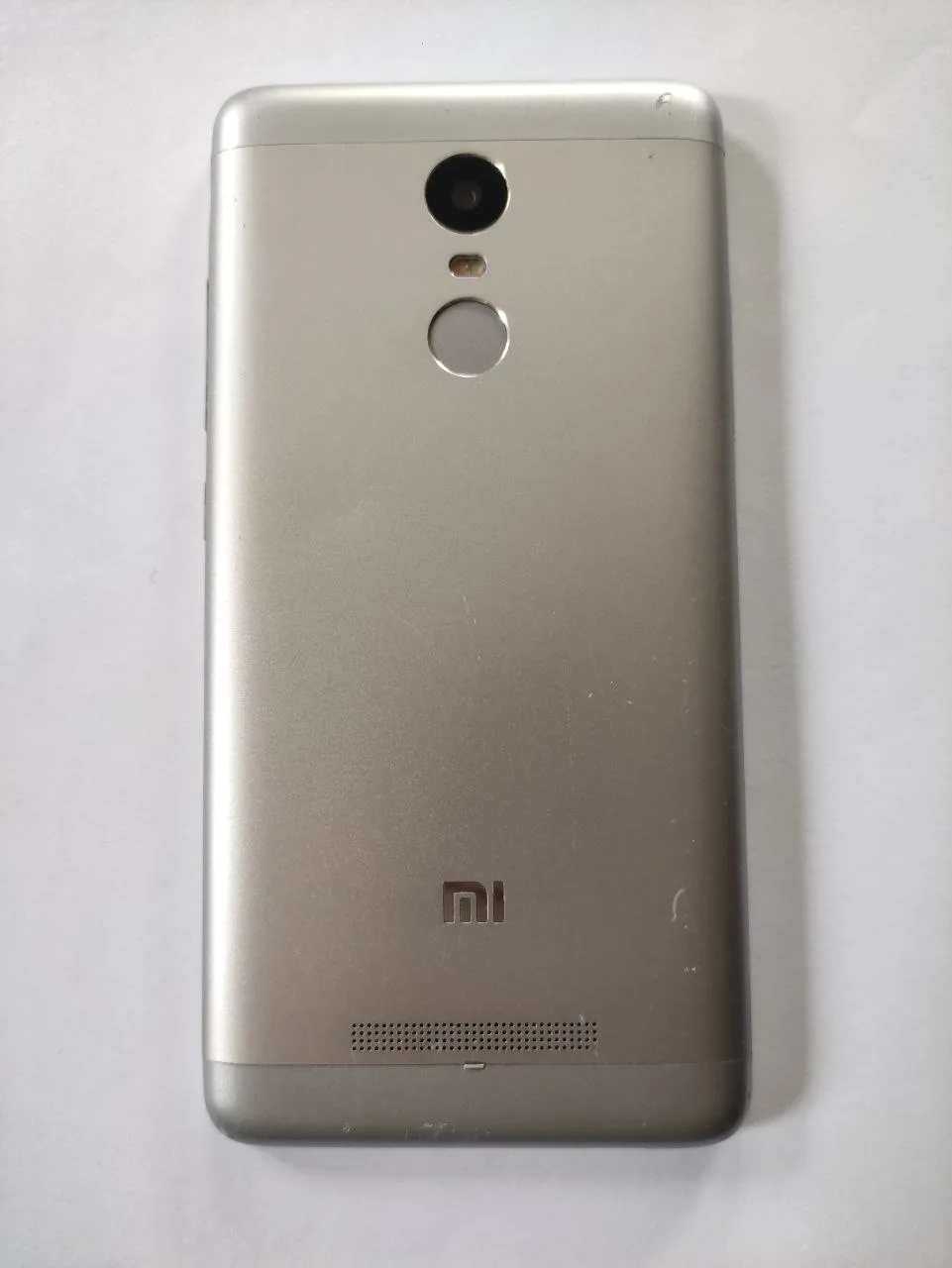 Xiaomi Redmi Note 3 Pro SE 3/32GB и Huawei P Smart 3/32GB