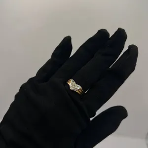 Золота каблучка з камінням 4.97г розмір 17.5