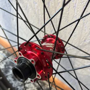 Комплект колес Fireeye / NS Bikes 24" Dartmoor Shark Maxxis Holy Roller