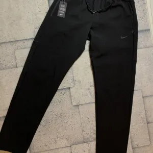 Штани Nike Pro чорні розмір M