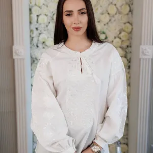 Женская вышитая рубашка