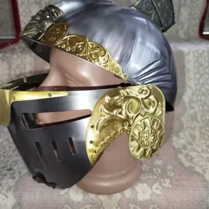 Металевий шолом лицарський