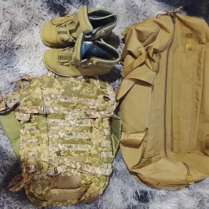 Комплект військового одягу та спорядження