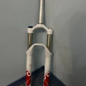 Велосипедна вилка RockShox SID RACE 26