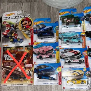 Коллекционные машинки Hot Wheels Jurassic World, Mario Kart, Marvel