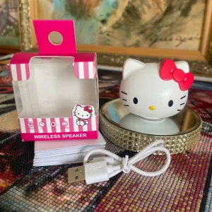 Портативная колонка Hello Kitty Sanrio Bluetooth 5.3