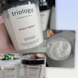 Шампунь-скраб для кожи головы и волос Trilogy Scalp Reset с морской солью и углем