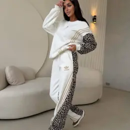 Спортивный костюм Adidas женский молочный/шоколадный