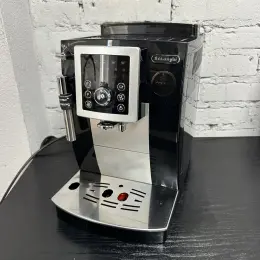 Кавомашина DeLonghi ECAM
