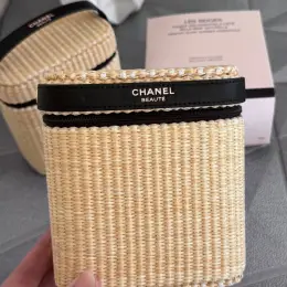 Плетеный бьюти-кейс Chanel Beauté из ротанга