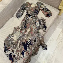 Шифонова сукня до підлоги з розрізом