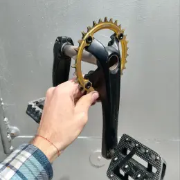 Шатуны Shimano Deore Hollowtech с звездой и педалями