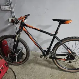 Велосипед KTM гірський, повітряна вилка RockShox Recon Gold T, гідравлічні гальма Shimano Deore
