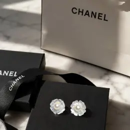 Серьги Chanel Камелия с жемчугом