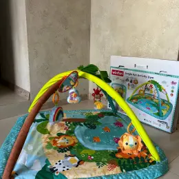 Развивающий коврик WinFun Jungle Fun Activity Gym с дугой и подвесками