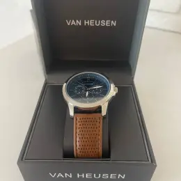 Мужские часы Van Heusen с синим циферблатом и коричневым ремешком