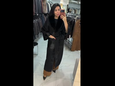 Пальто из итальянского кашемира с отделкой из норки и кавалино