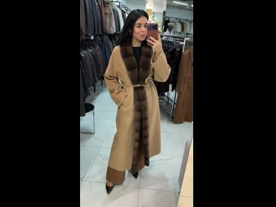 Пальто из итальянского кашемира с отделкой из норки