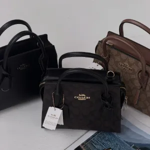 Сумка Coach Andrea Carryall шкіряна золота фурнітура