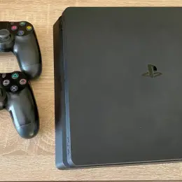 Sony PlayStation 4 Slim 500GB с 2 геймпадами и играми