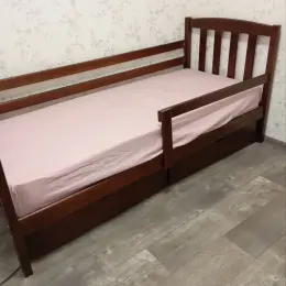 Кровать б/у с матрасом зима-лето 80/190