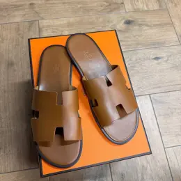 Мужские шлепанцы Hermes коричневые