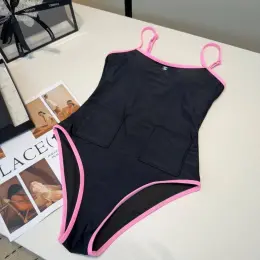 Купальник Chanel черный с розовой отделкой