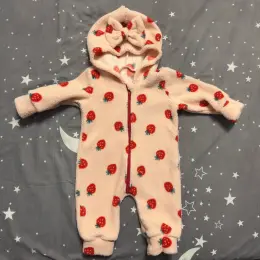 Махровый комбинезон для малышей