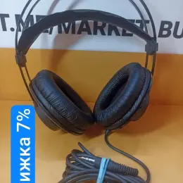 Студійні навушники AKG K52