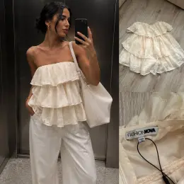 Брендова блуза Fashion Nova з рюшами