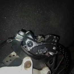 Заднее тормозо SRAM Code R 4-поршневое