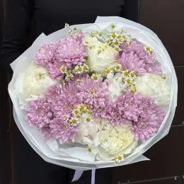 Букет з півонії, танцетуму та хризантеми
