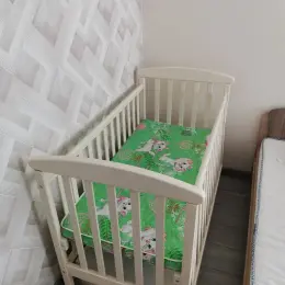 Дитяче ліжечко з матрацом