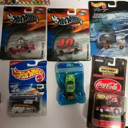 Коллекционные машинки Hot Wheels и Matchbox (разные модели)
