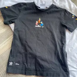 Дитяча футболка Adidas Disney чорна 3-4 роки