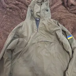 Куртка анорак хаки с украинским флагом
