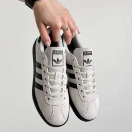 Жіночі кросівки Adidas