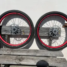 Колеса 27.5 переднее 20x110 + заднее 157x12 (e*thirteen, Darmoor, Specialized, Schwalbe, Avid)