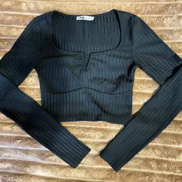 Жіночий одяг розмірів XS, S, M