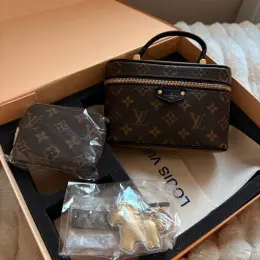 Подарунковий набір Louis Vuitton: сумочка, гаманець, два брелоки