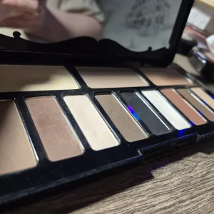 Палетка Kat Von D Shade + Light Eye Contour Palette оригінал США