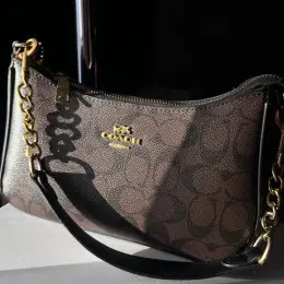 Сумка Coach в отличном состоянии с длинным ремешком