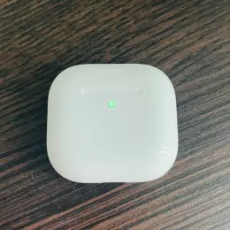 Навушники Apple AirPods 4
