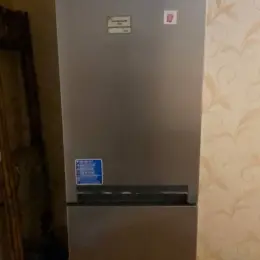 Холодильник Indesit під ремонт або на запчастини