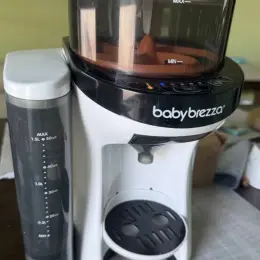 Машинка для приготування дитячої суміші Baby Brezza