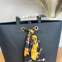 Сумка-шопер Versace Jeans Couture чорна з хустинкою