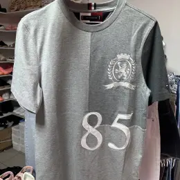 Мужская футболка Tommy Hilfiger из органического хлопка с вышивкой и принтами