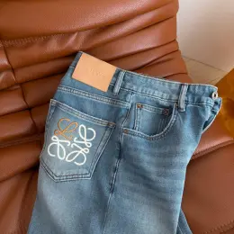 Джинси Loewe