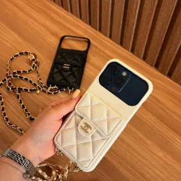 Чохол для телефону Chanel