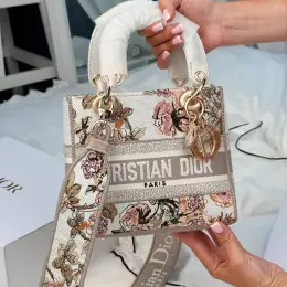 Dior Lady D-Lite Embroidered сумка